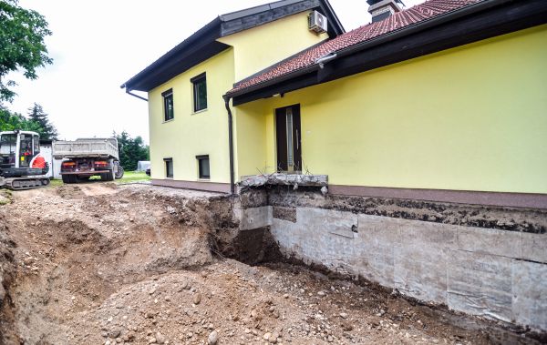 Foundation Crack Injection